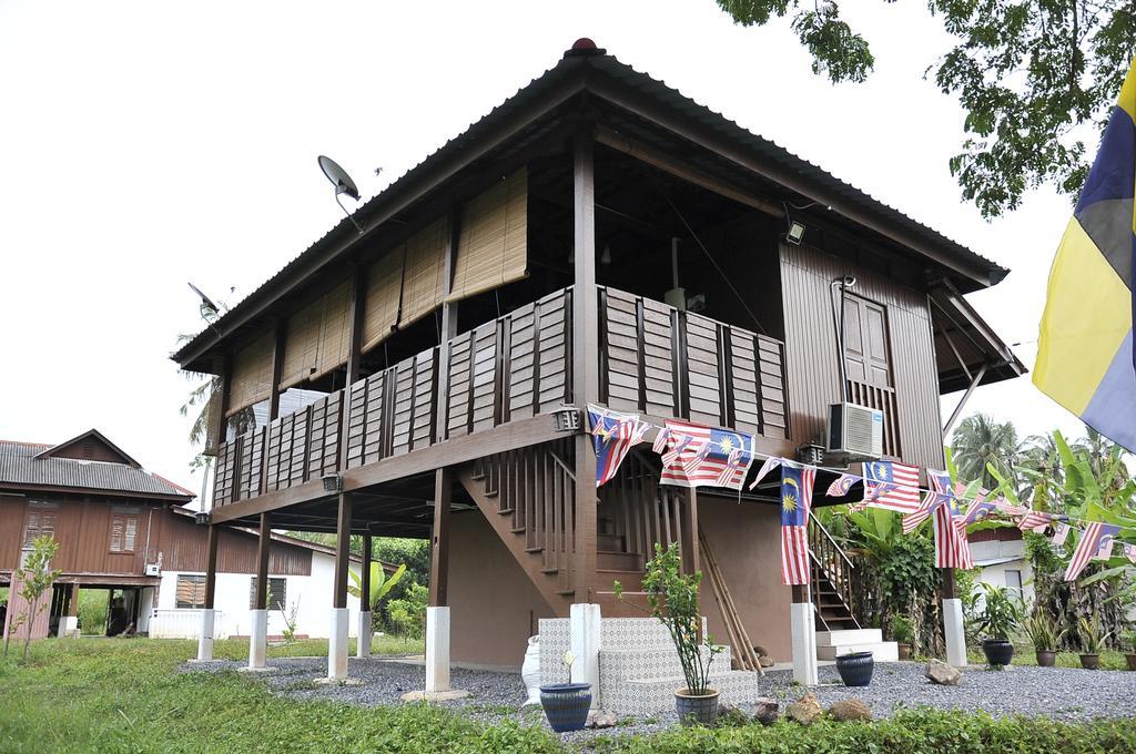 Kejora Homestay Кангар Екстериор снимка
