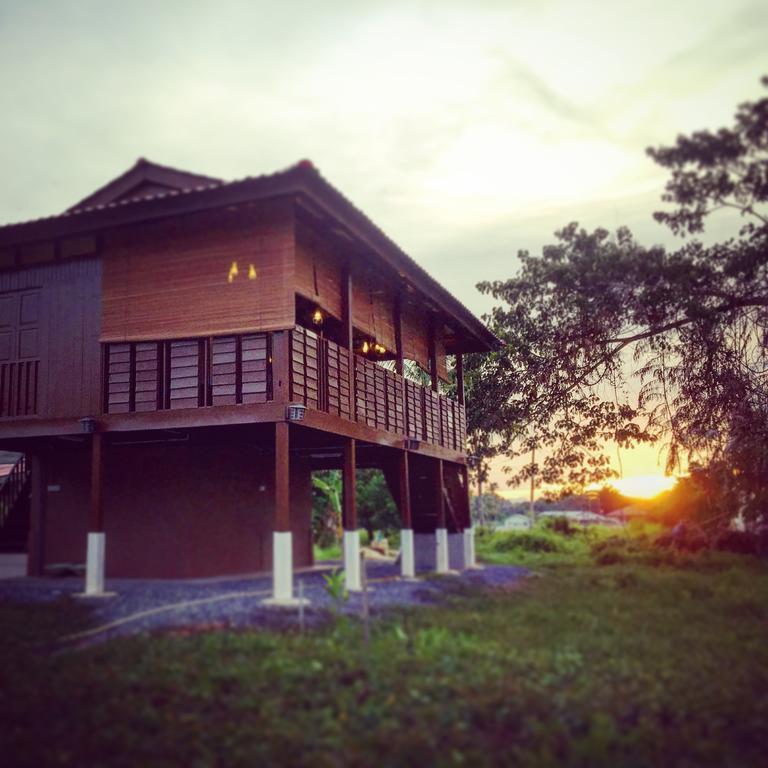 Kejora Homestay Кангар Екстериор снимка